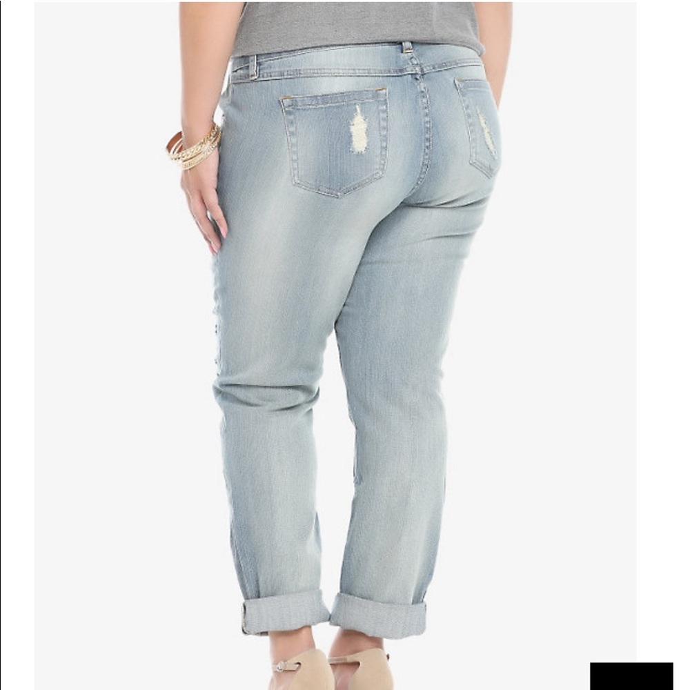 Torrid boyfriend jeans - distressed light wash